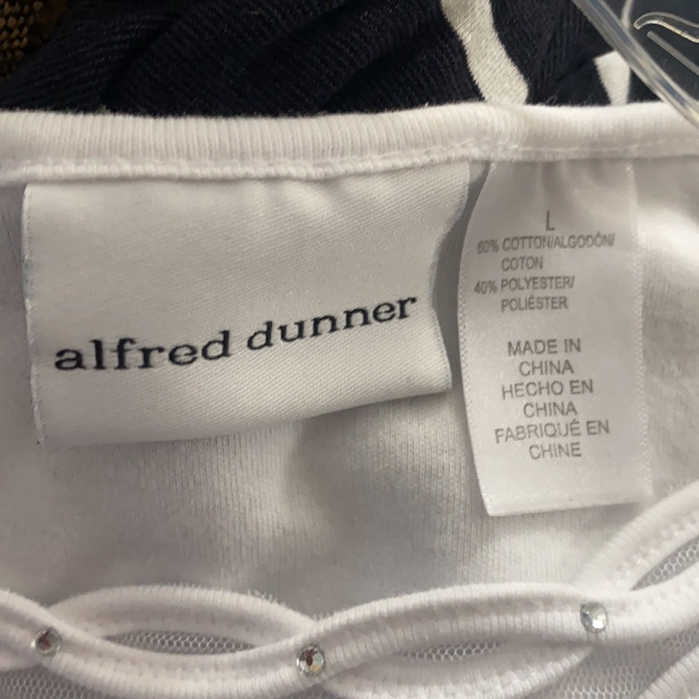 Alfred Dunner white top with pretty collar design - Picture 3 of 5